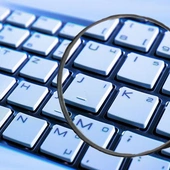 Śląskie. Cyberprzestępcy wysyłali fałszywe linki do stron bankowych. Ucierpiały 32 osoby