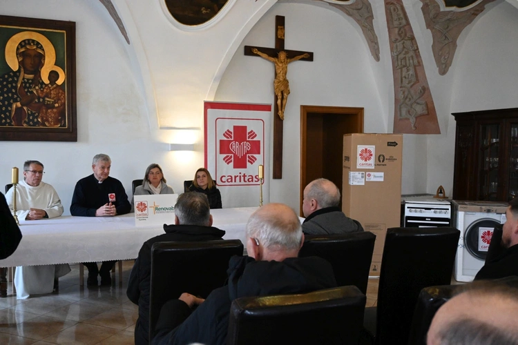 Opolska Caritas przekazuje sprzęt AGD powodzianom