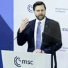 Wiceprezydent USA JD Vance przemawiajacy podczas konferncji