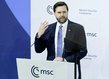 Wiceprezydent USA JD Vance przemawiajacy podczas konferncji