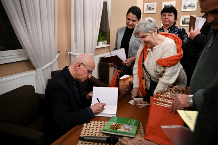 Spotkanie autorskie w parafii Świętych Apostołów Piotra i Pawła w Opolu