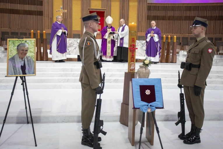 Patriotka, legenda polonistyki, strażniczka wartości