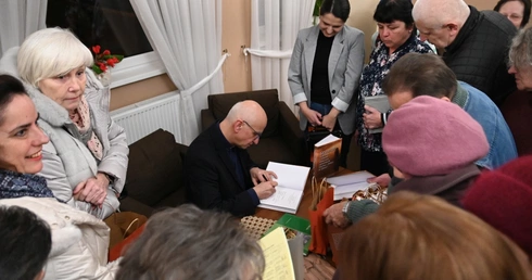 Opisali stuletnie dzieje kościoła i parafii