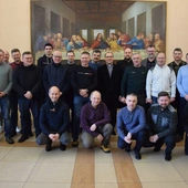 Rozpoczął się kurs dla szafarzy Komunii świętej