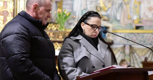 Trzymamy się za dłonie
