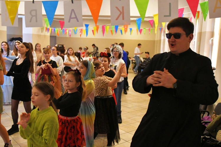Zabawa karnawałowa z "Urwisami Maryi" w Gorzow Wlkp.