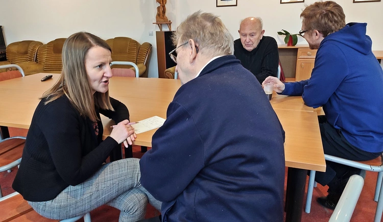 Księża seniorzy wspominają kard. Bolesława Kominka w ramach Roku Pojednania
