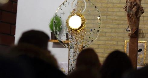 Adoracja Najświętszego Sakramentu w intencji poszkodowanych w powodzi