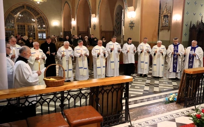 Zmartwychwstańcy ponownie zawierzyli swoją przyszłość Maryi