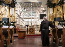 - Te prace mają za zadanie przede wszystkim odświeżenie wnętrza kościoła - mówi o. Juniper Czesław Ostrowski OFM, gwardian klasztoru w Radomiu. 