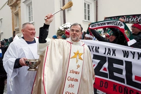 Ministrant Wrona przy ołtarzu służy już 50 lat