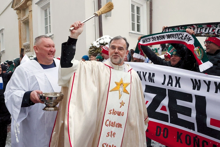 Ministrant Wrona przy ołtarzu służy już 50 lat