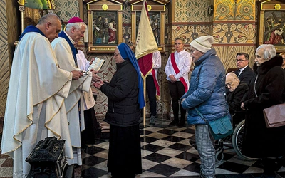 Podczas Mszy św. jej uczestnicy przyjęli sakrament namaszczenia.