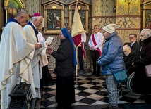 Podczas Mszy św. jej uczestnicy przyjęli sakrament namaszczenia.