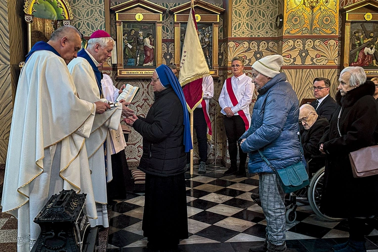 Podczas Mszy św. jej uczestnicy przyjęli sakrament namaszczenia.