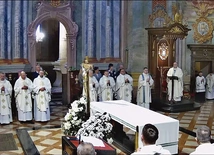 Msza Święta z sakramentem namaszczenia chorych.