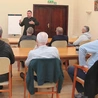  Ks. Piotr Pękul wprowadził słuchaczy w temat liturgii.
