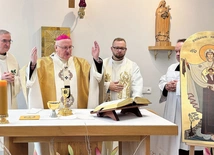 Mszy św. w kaplicy szpitalnej przewodniczył abp Józef Górzyński.