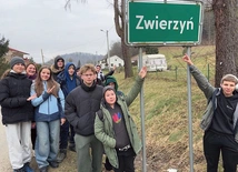 	W zimowisku uczestniczyła młodzież z Mokrzeszowa, Nowej Rudy i Kłodzka.