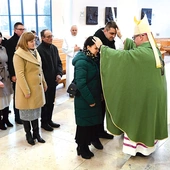 	Małżonkowie otrzymali indywidualne błogosławieństwo.