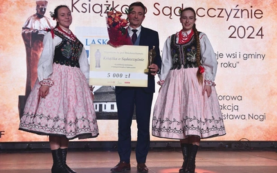 	Wójt gminy Laskowa został wyróżniony za pionierską publikację o dziejach wsi i gminy.
