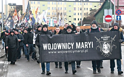 	Spotkanie rozpoczęło się procesją różańcową.