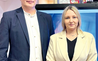 	Ola i Jacek otrzymali nagrody za długoletnią pracę w Centrum Powiadamiania Ratunkowego.