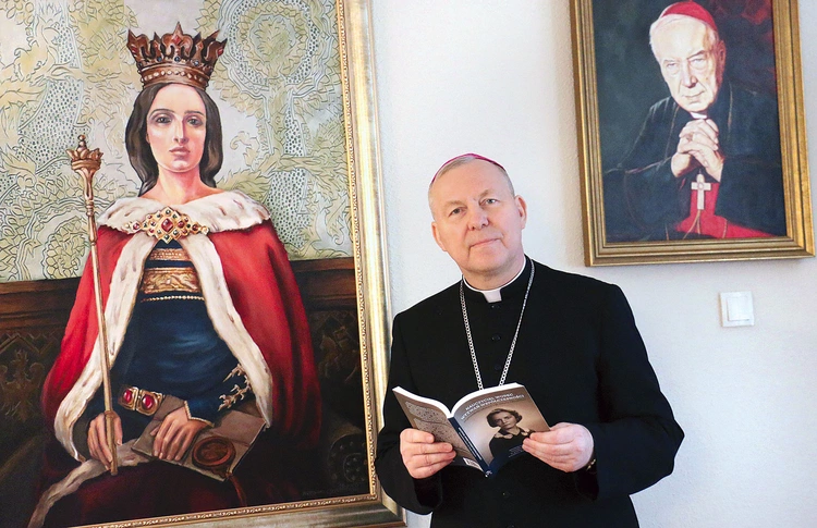 – Za jej wstawiennictwem będziemy prosić o łaski dla polskiej szkoły – mówi bp Piotr Turzyński.