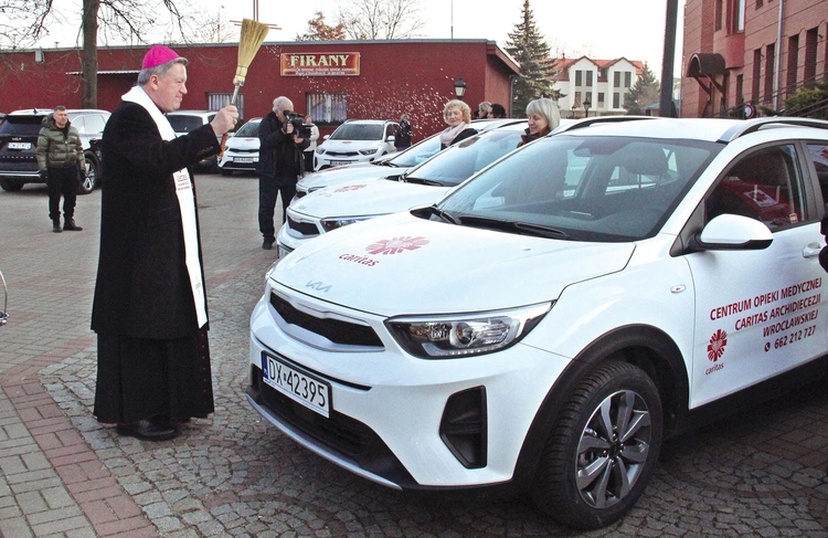 	Nowe pojazdy gwarantują niezawodność, a dzięki temu lepszą pomoc pacjentom.