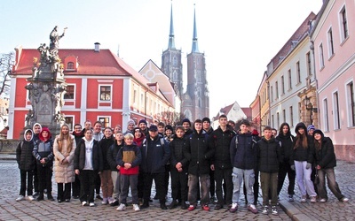 	Przejście specjalną trasą po stolicy Dolnego Śląska było okazją do poznania chrześcijańskich akcentów miasta.