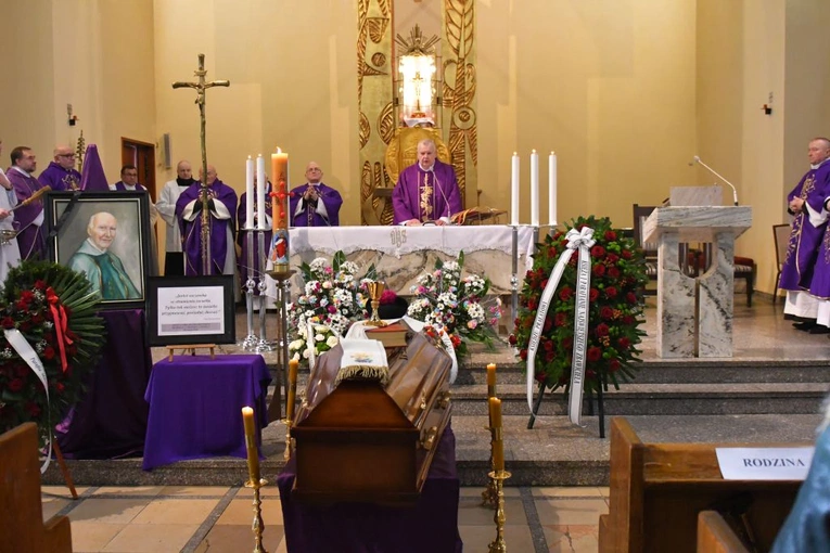 Ostatnie pożegnanie śp. ks. prałata Zbigniewa Stekiela