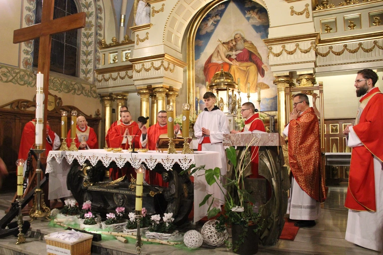 Zabawa. Kotwica w sanktuarium bł. Karoliny