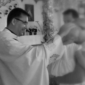 "Był lubiany i lubił, a właściwie lepiej byłoby powiedzieć: kochał ludzi". Wspomnienie zamordowanego proboszcza z Kłobucka