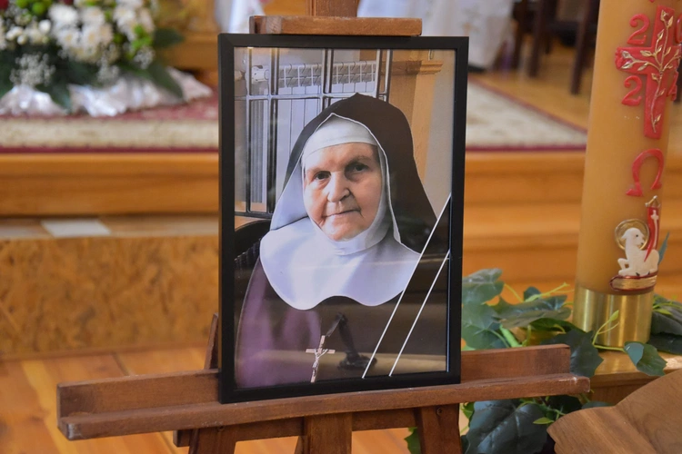 Przasnysz. Pogrzeb s. Marii Pii od Eucharystii