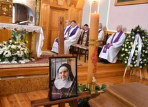 Przasnysz. Pogrzeb s. Marii Pii od Eucharystii
