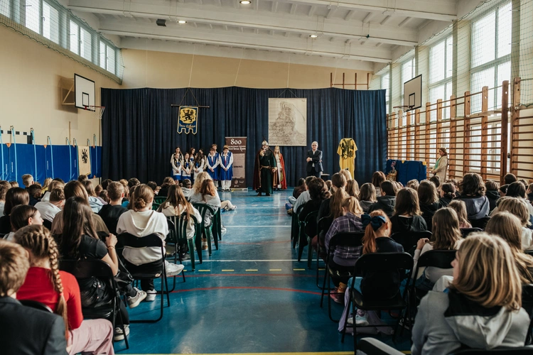 Żywa lekcja historii w SP 8