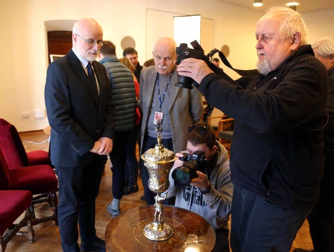 Zabytkowy puchar podarowany do zbiorów wawelskich