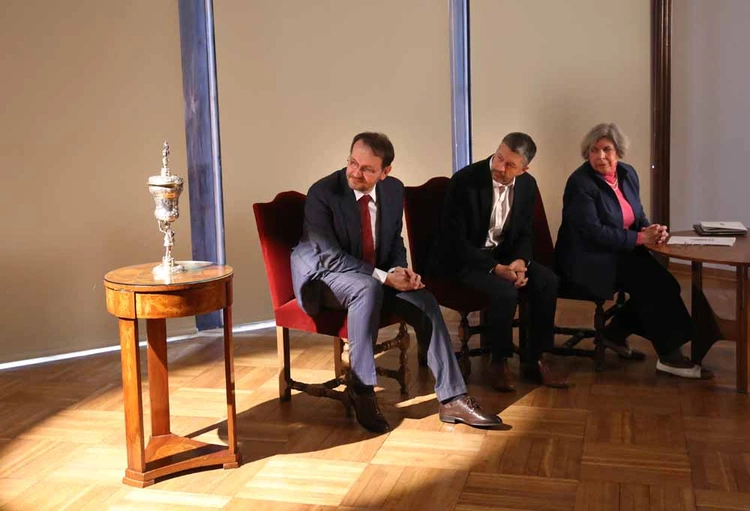 Zabytkowy puchar podarowany do zbiorów wawelskich