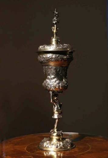 Zabytkowy puchar podarowany do zbiorów wawelskich