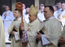 Bp Olszowski do nowych diakonów: Jezus uzdalnia was do tej służby