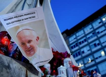 Papież na Anioł Pański: Nie bójcie się ryzykować miłości!