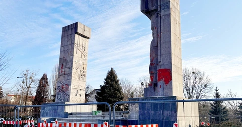 Ten obiekt propagandowy musi być usunięty