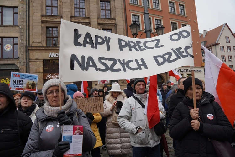 Manifestacja "Tak dla edukacji, nie dla deprawacji"