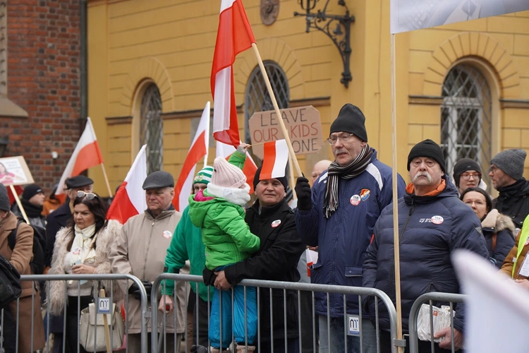 Manifestacja "Tak dla edukacji, nie dla deprawacji"