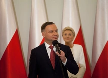 Prezydent Andrzej Duda powrócił w poniedziałek do Warszawy z USA, gdzie spotkał się z prezydentem Donaldem Trumpem