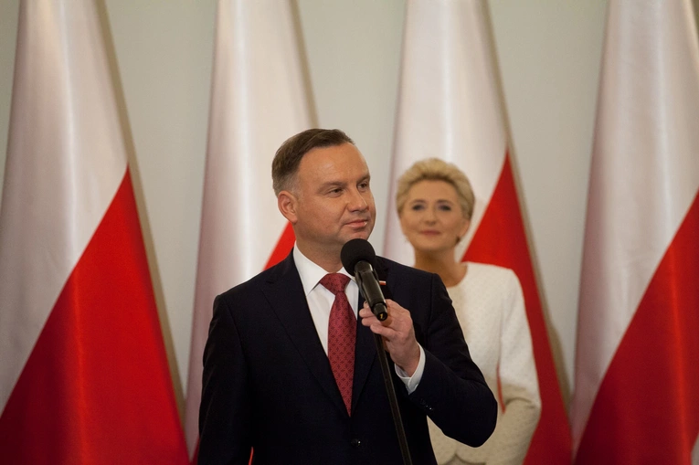 Prezydent Andrzej Duda powrócił w poniedziałek do Warszawy z USA, gdzie spotkał się z prezydentem Donaldem Trumpem
