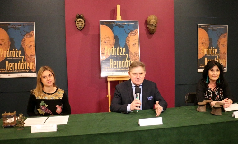 O wystawie opowiadali (od lewej) Katarzyna Jendrzejczyk, Leszek Ruszczy i Ilona Pulnar-Duszyk.