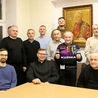 Wykuwają męskie serca