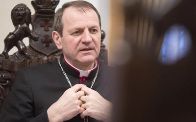 Przewodniczący Episkopatu: apeluję do wszystkich wierzących o wsparcie Papieża modlitwą i cierpieniem