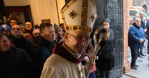 Abp Galbas zachęca do codziennej modlitwy za papieża o 21.00
